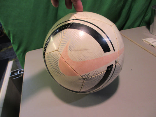 Used Nike Phantom Pitch Size 4 Soccer Ball