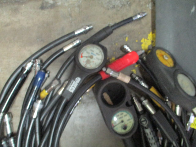 Load image into Gallery viewer, Used Bulk Replacement BCD and Regulator Hoses(AS IS See Pictures)
