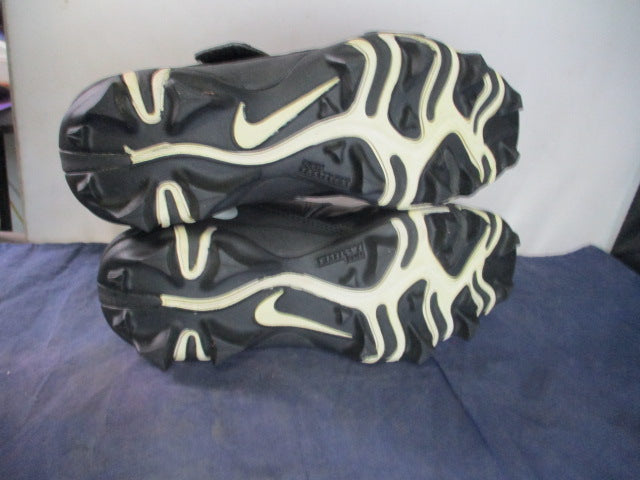 Load image into Gallery viewer, Used Nike Force Savage 2 Shark Cleats Youth Size 3
