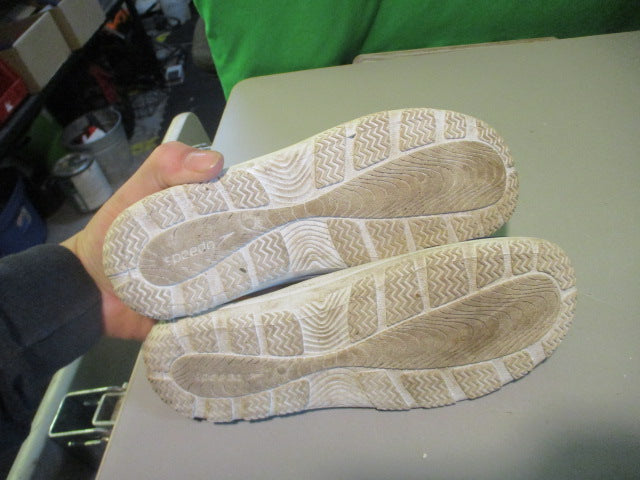 Load image into Gallery viewer, Used Speedo Junior Medium Water Shoes
