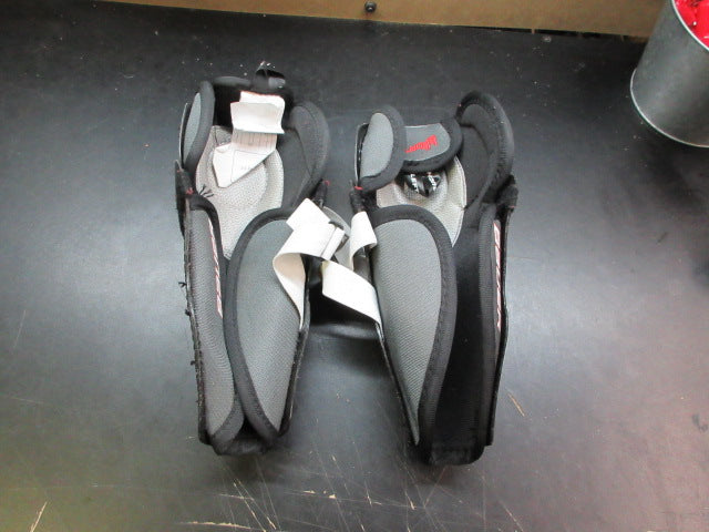 Load image into Gallery viewer, Used Bauer Hockey Shin Guards - Size Youth 9"

