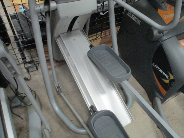 Load image into Gallery viewer, Used Precor EFX 534i Elliptical w/ Cardio Theater TV (Crack On Display)
