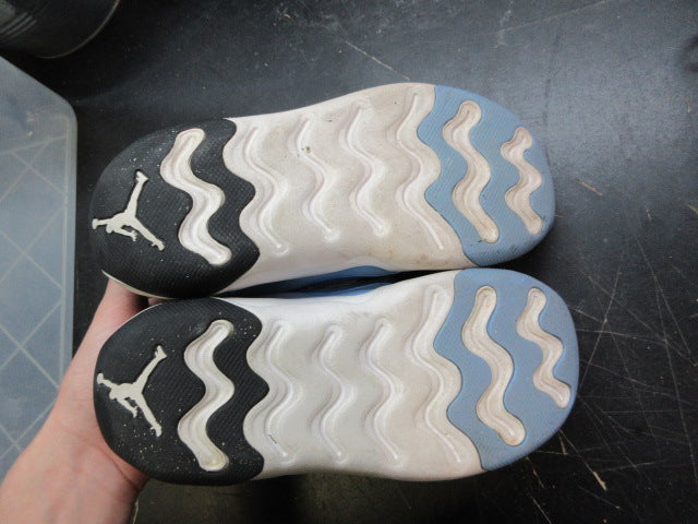 Load image into Gallery viewer, Used Jordan Kids 23/7 Sneakers - Size Youth 1
