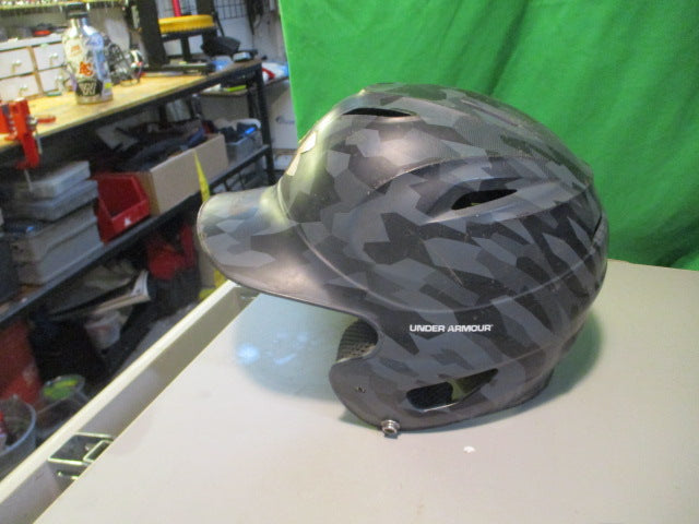 Load image into Gallery viewer, Used Under Armour UABH100 Size 6 1/2 - 7  1/2 Batting Helmet
