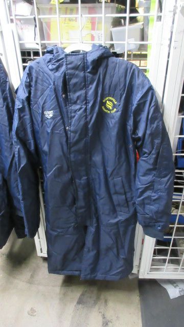 Load image into Gallery viewer, Used Arena Scottsdale Aquatic Club Swim Parka Adult Size Small
