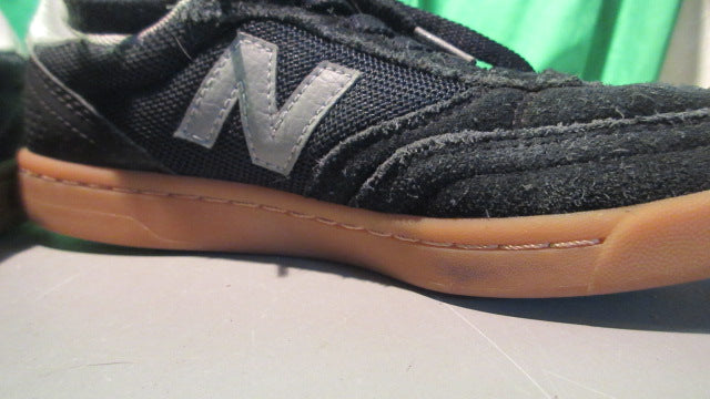 Load image into Gallery viewer, Used New Balance Girls Low Profile 5Y Shoes
