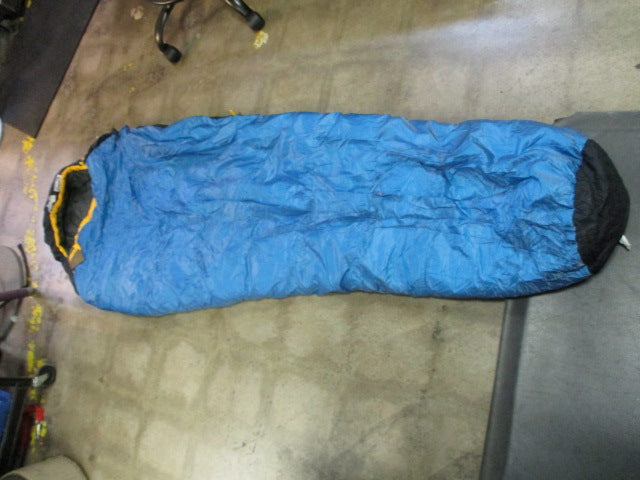 Load image into Gallery viewer, Used The North Face Cat&#39;s Meow Sleeping Bag 20 Degree (Has Hole &amp; Missing Zipper
