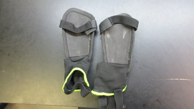 Load image into Gallery viewer, Used Athletic Works Soccer Shin Guards

