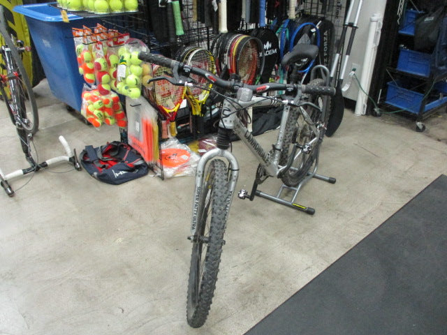 Load image into Gallery viewer, Used Cannondale Furio 26&quot; Mountain Bike

