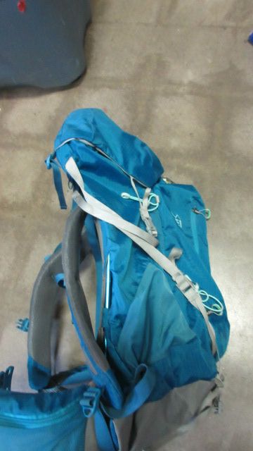 Load image into Gallery viewer, REI Flash 60 Backpack - Like New
