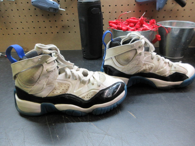 Load image into Gallery viewer, Used Nike Air Jordan Jumpman Basketball Shoes - Size Youth 4
