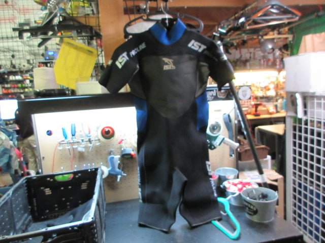 Load image into Gallery viewer, Used IST Proline Shorty Wetsuit - Large
