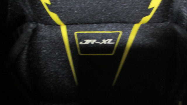 Load image into Gallery viewer, Used CCM Tacks 3092 Junior Hockey Breezers - Size JR XL
