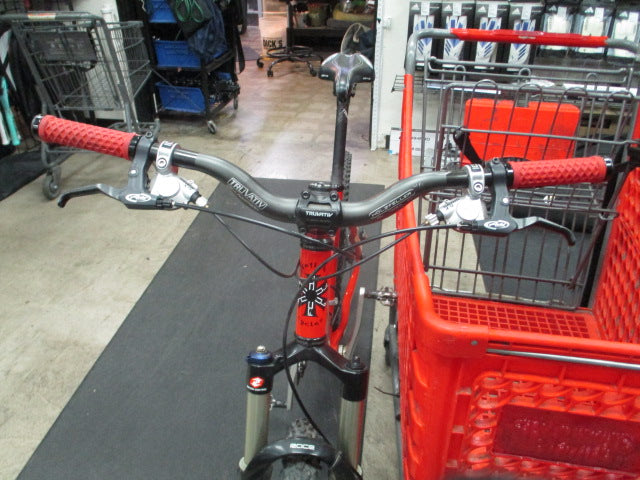 Load image into Gallery viewer, Used Fetish Fixation 27 Speeed 26&quot; Mountain Bike
