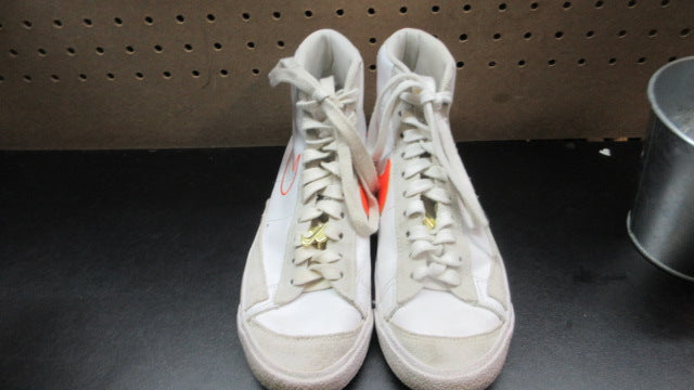 Load image into Gallery viewer, Used Nike Blazer Mid '77 Shoes - Size 7
