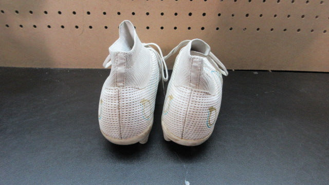 Load image into Gallery viewer, Used Breooes Soccer Cleats - Youth
