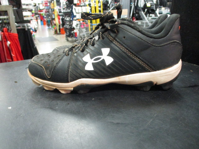 Load image into Gallery viewer, Used Under Armour Leadoff Size Youth 4 Cleats
