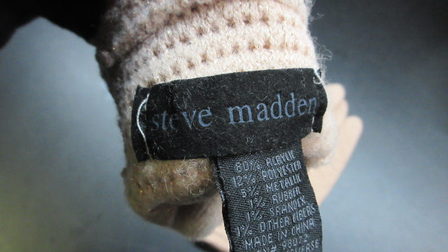 Load image into Gallery viewer, Used Steve Madden Lurex Zig-Zag I-Touch Winter Gloves
