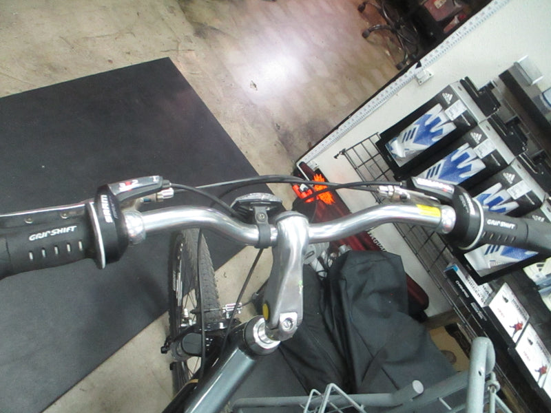 Load image into Gallery viewer, Used Giant Sedona DX 26&quot; 24 Speed Mountain Bike
