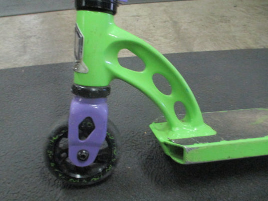 Used Madd Gear Trick Scooter (Has Wear, Needs New Wheel)