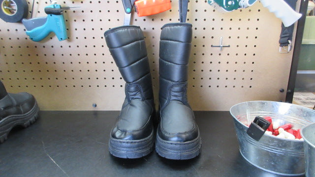 Load image into Gallery viewer, Used WFS Winter Boots - Size Womens 8
