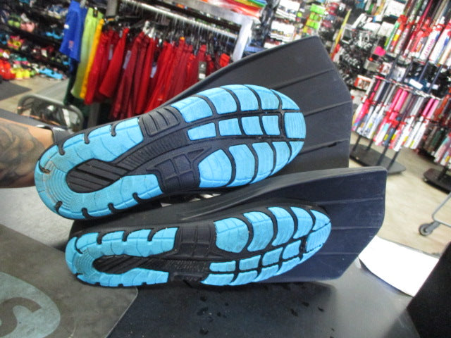 Load image into Gallery viewer, Used Wildhorn 14&quot; Size Womens Size 8 Scuba Fins
