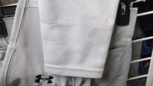 Load image into Gallery viewer, Used Under Armour Grey Open Bottom Pants Youth Size Medium - wear
