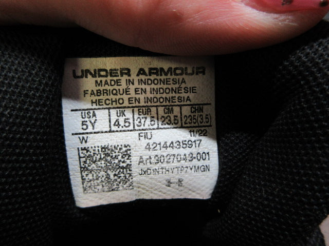Load image into Gallery viewer, Used Under Armour Spotlight Franchise 2.0 RM Football Cleats - Size Youth 5
