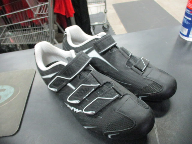 Load image into Gallery viewer, Used Northwave Cycling Shoes Size 11
