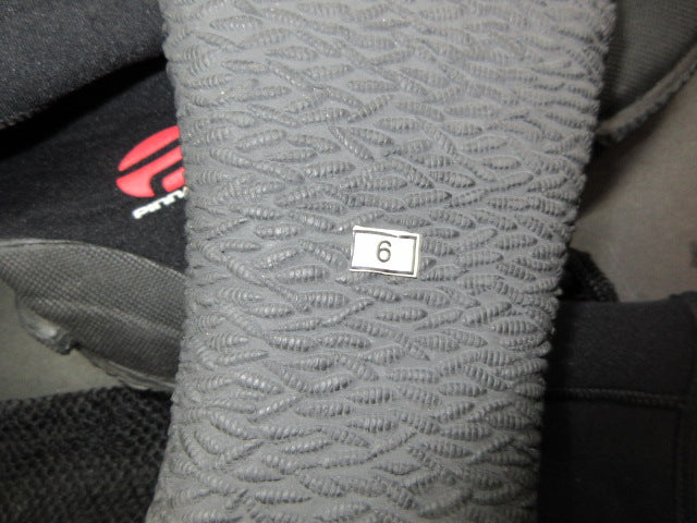 Load image into Gallery viewer, Used Pinnacle Size 6  DIVE BOOTS W/ Carry Bag
