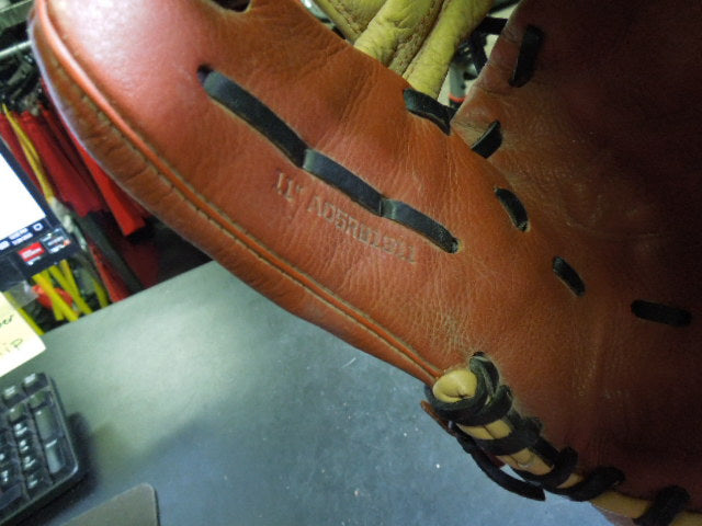 Load image into Gallery viewer, Used Wilson A500 AO5RB1911 RHT 11" Leather Glove
