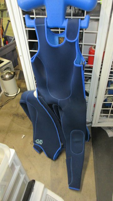Load image into Gallery viewer, Used SAS Jacket &amp; Pant 2 Piece Wetsuit Adult Size Small
