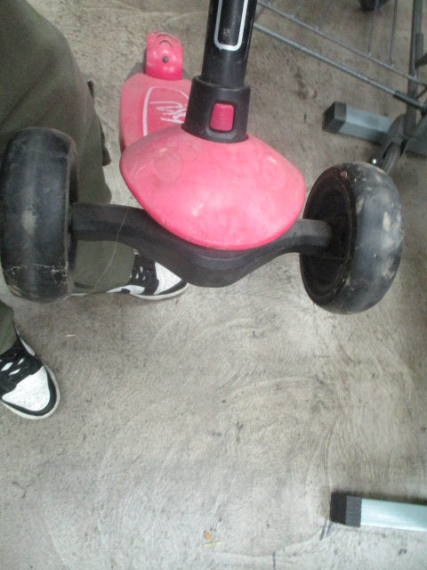 Load image into Gallery viewer, Used 6KU Kids Scooter
