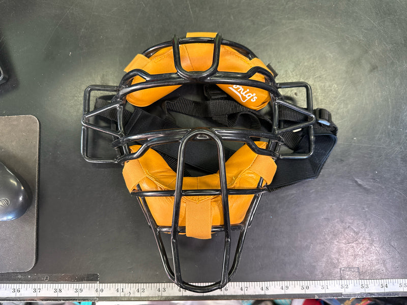 Load image into Gallery viewer, Used Honig's Lite Weight Pro Catcher/ Umpire Mask

