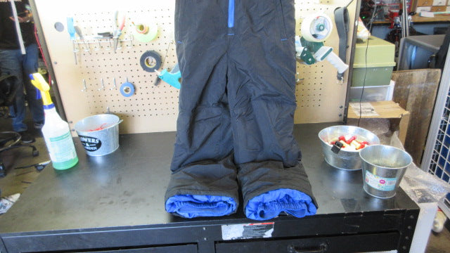 Load image into Gallery viewer, Used Amazon Essentials Boys Water-Resistant Snow Bib - Size Medium
