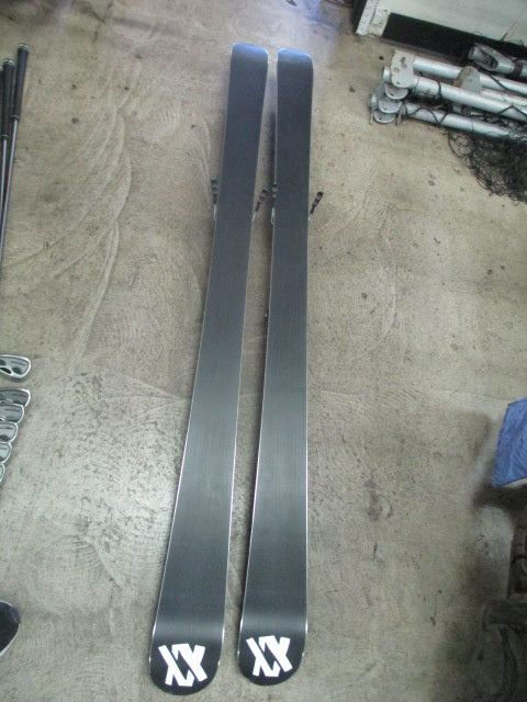 Load image into Gallery viewer, Used VOLKL KENJA 156cm Downhill Skis With Marher Bindings
