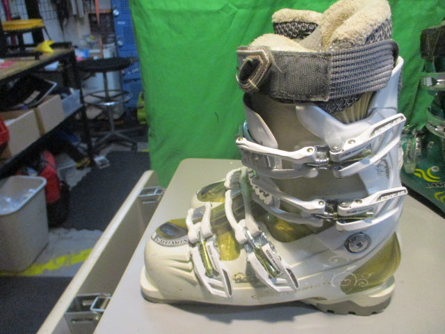 Load image into Gallery viewer, Used Salomon 7 Divine RS Ski Boots Size 24

