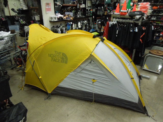 Load image into Gallery viewer, Used The North Face Alpine Guide 2 Quad Season Shelter 5 lb 10 oz
