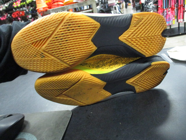Load image into Gallery viewer, Used Adidas X Speedflow Messi Size 5 Indoor Soccer Cleats
