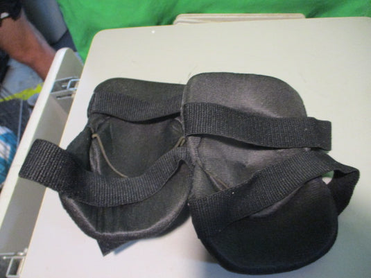 Used Bauer Adult Skating Knee Pads