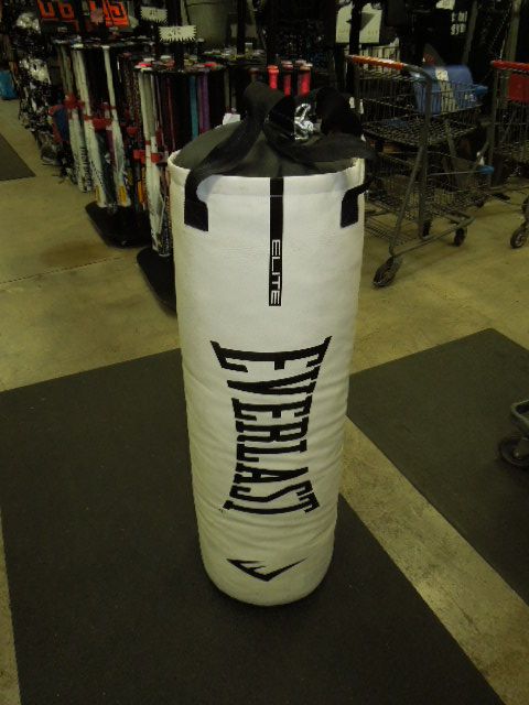 Load image into Gallery viewer, Used Everlast Elite 70 lb Hanging Heavy Bag

