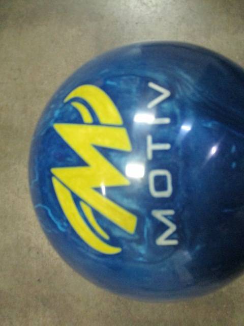 Load image into Gallery viewer, Used Motiv Octane Burn Bowling Ball - 14 lb
