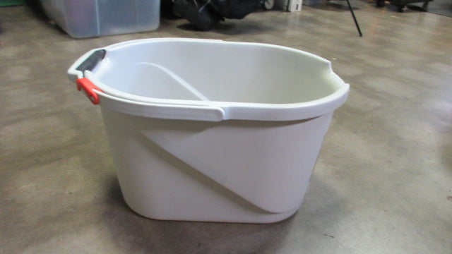 Load image into Gallery viewer, Used Oxo Good Grips Angled Measuring Bucket
