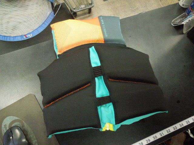 Load image into Gallery viewer, Used Hyperlite Wake Co Size Youth Lvl 70bc LifeJacket
