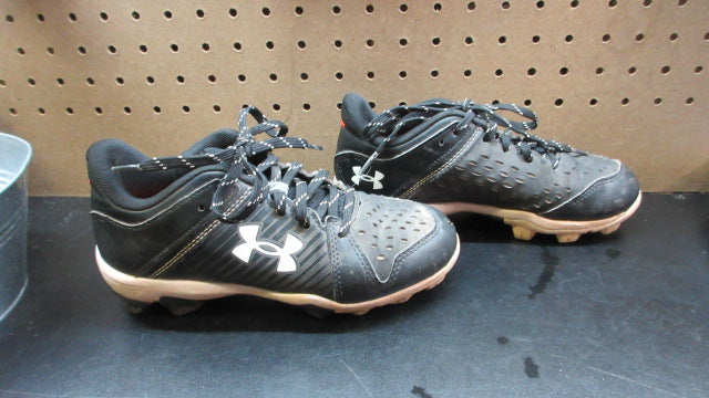 Load image into Gallery viewer, Used Under Armour Leadoff Low RM Baseball Cleats - Size Youth 2
