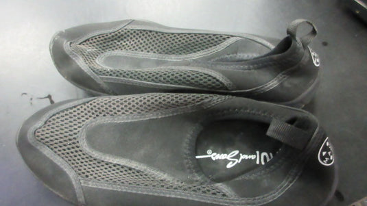 Used Maui & Sons Size 5 Water Shoes