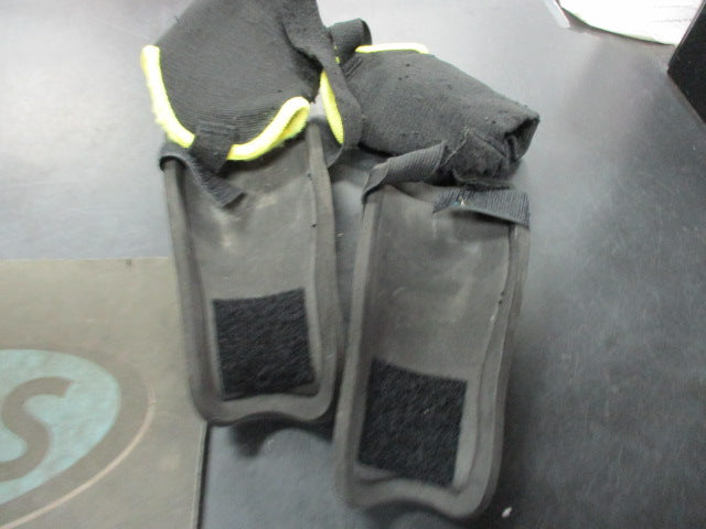 Load image into Gallery viewer, Used Champro LP Size 4&#39;0 - 5&#39;0 Soccer Shin Guards
