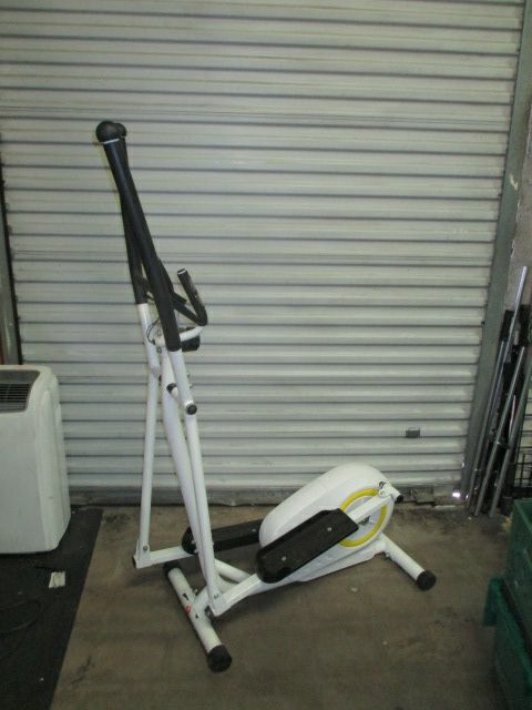 Load image into Gallery viewer, Used Doufit Elliptical in White
