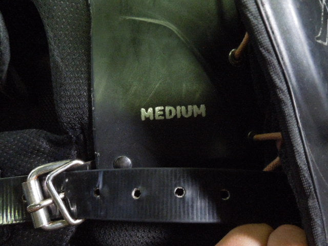 Load image into Gallery viewer, Used Xenith XFlexion Flyte Football Shoulder Pads Size Medium
