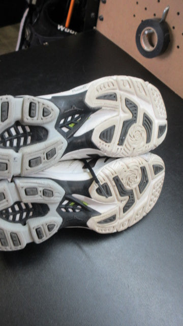 Load image into Gallery viewer, Used Mizuno Wave Lightning Z5 Volleyball Shoes - Size 7.5
